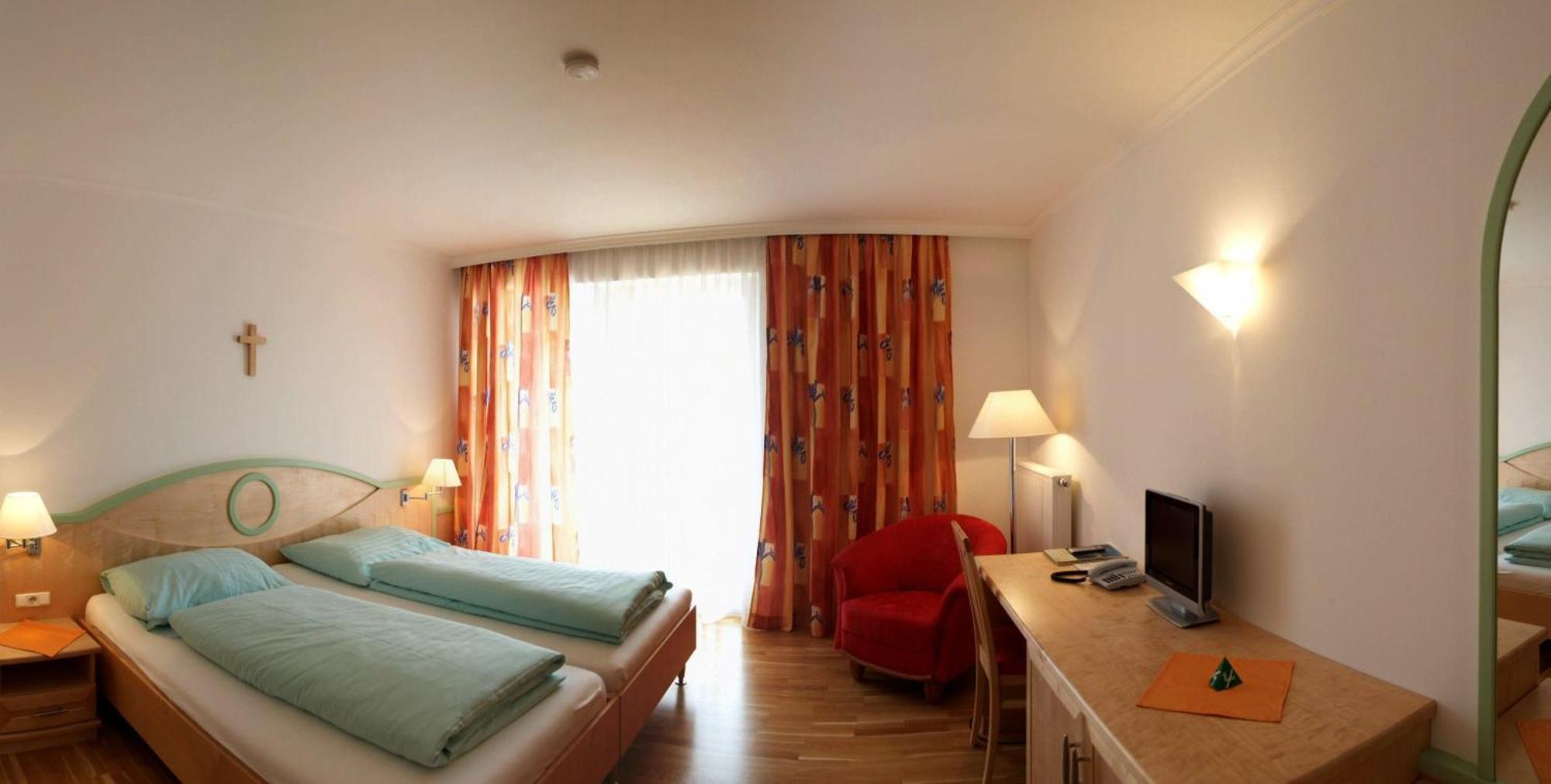 Hotel Zum Kirchenwirt ماريازيل المظهر الخارجي الصورة